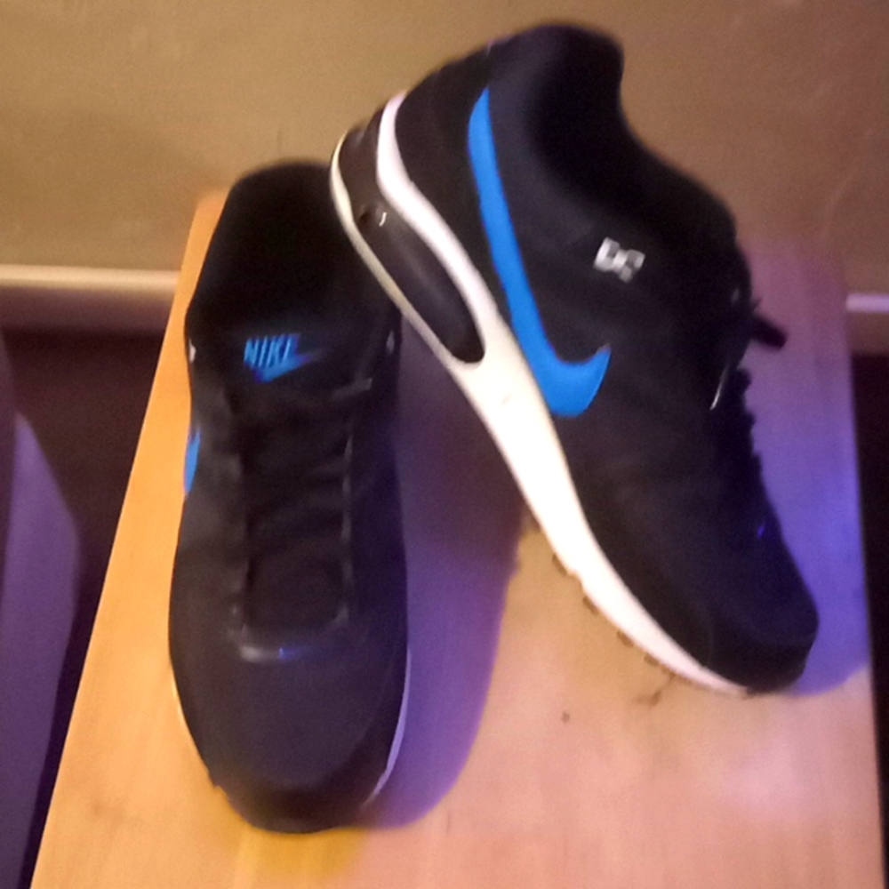 Nike air max command